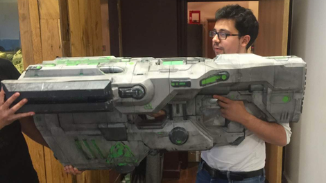 Illustration for article titled A Real-Life Version of Doom's BFG Reveals Just How Gigantic It Really Is